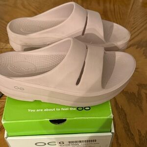 OOFOS Women's Oomega Recovery slides size 7